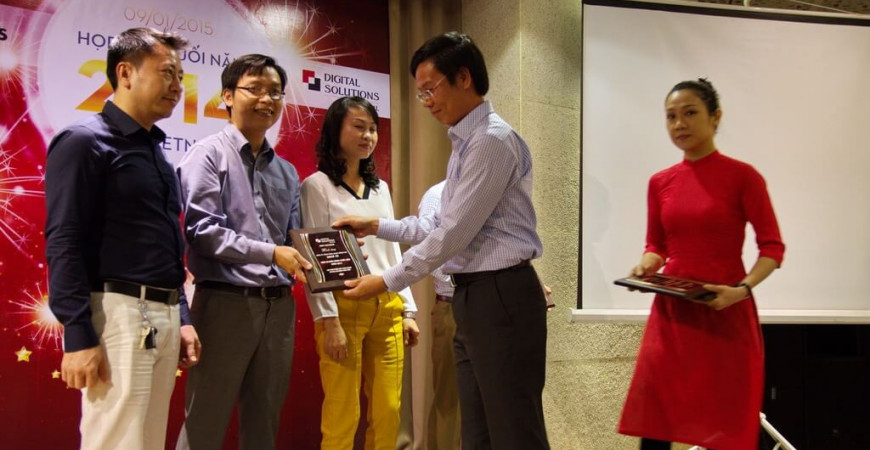 KHUÊ TÚ vinh dự đón nhận danh hiệu “Đơn vị bán hàng Kodak xuất sắc” năm 2014