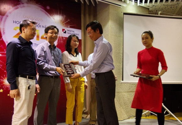 KHUÊ TÚ vinh dự đón nhận danh hiệu “Đơn vị bán hàng Kodak xuất sắc” năm 2014