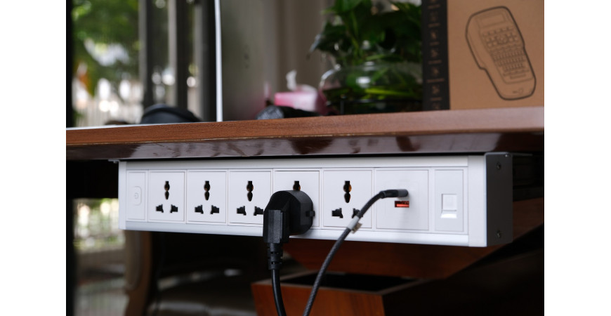 Ổ cắm treo dưới bàn – Giải pháp cấp nguồn gọn gàng cho bàn làm việc hiện đại